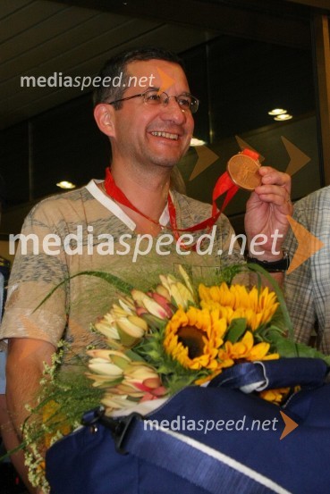 Rajmond Debevec, dobitnik bronaste olimpijske medalje v streljanju z malokalibrsko puškoSprejem olimpijcev na Letališču Jožeta Pučnika