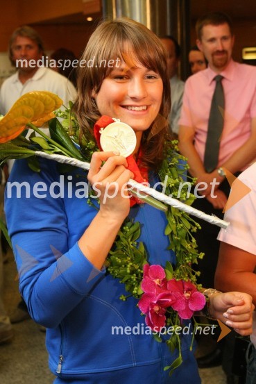 Sara Isakovič, dobitnica srebrne olimpijske medalje v plavanjuSprejem olimpijcev na Letališču Jožeta Pučnika