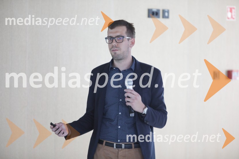 Mercedes-Benz V, slovenska predstavitev