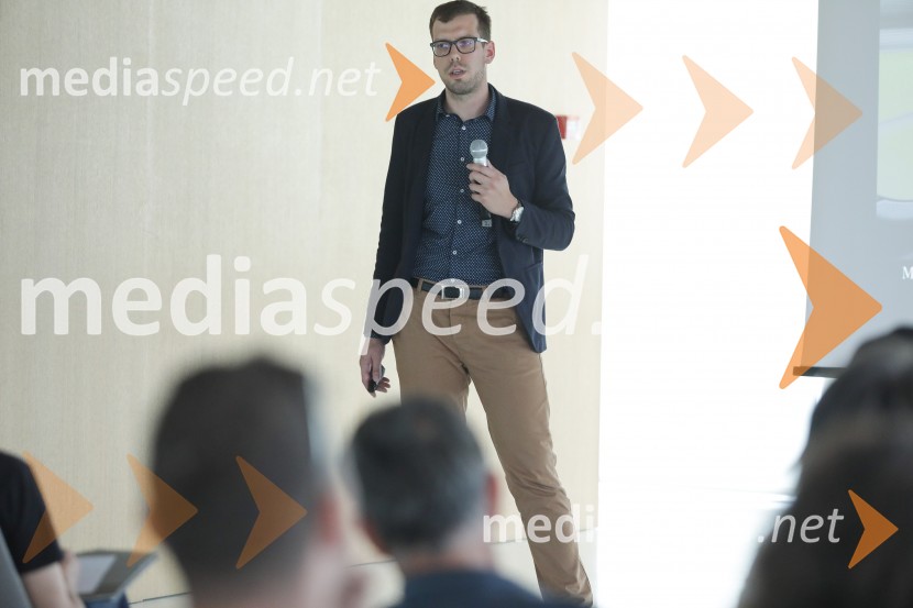 Mercedes-Benz V, slovenska predstavitev