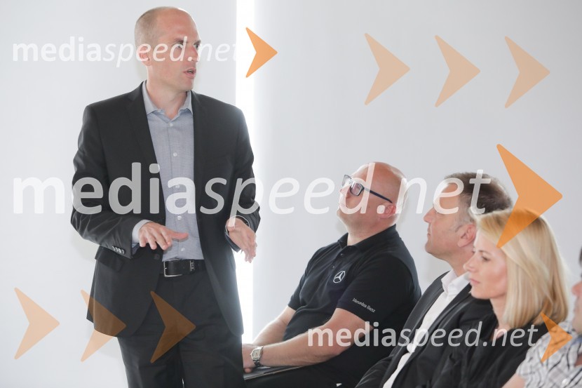  ... ;  ... ;  ... ;  Metka  Kejžar, direktorica marketinga in PR, Autocommerce, d.o.o. Mercedes-Benz V, slovenska predstavitev