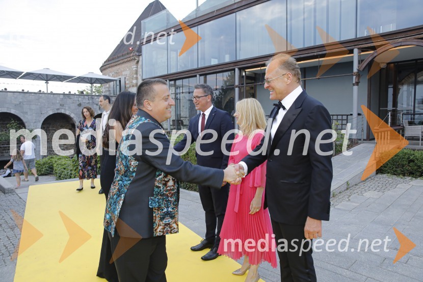  Joc Pečečnik, poslovnež;  Blaž Ahčan, direktor Go Green, predsednik Lions Kluba Ljubljana Iliria;  Zorana Vlatković, veleposlanica Srbije;  Janez  Škrabec, direktor Riko d.o.o., predsednik Slovensko-ruskega poslovnega sveta, častni konzul BelorusijeKresna noč 2019, dobrodelna prireditev Lions kluba Ljubljana