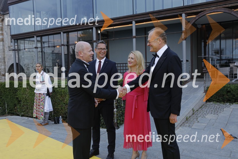  Gregor Benčina, Jelovica hiše, d.o.o.;  Blaž Ahčan, direktor Go Green, predsednik Lions Kluba Ljubljana Iliria;  Zorana Vlatković, veleposlanica Srbije;  Janez  Škrabec, direktor Riko d.o.o., predsednik Slovensko-ruskega poslovnega sveta, častni konzul BelorusijeKresna noč 2019, dobrodelna prireditev Lions kluba Ljubljana