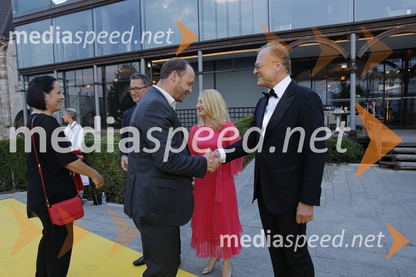  ... ;  Blaž Ahčan, direktor Go Green, predsednik Lions Kluba Ljubljana Iliria;  Boštjan Gorjup, direktor podjetja BSH, predsednik Gospodarske zbornice Slovenije;  Zorana Vlatković, veleposlanica Srbije;  Janez  Škrabec, direktor Riko d.o.o., predsednik Slovensko-ruskega poslovnega sveta, častni konzul BelorusijeKresna noč 2019, dobrodelna prireditev Lions kluba Ljubljana