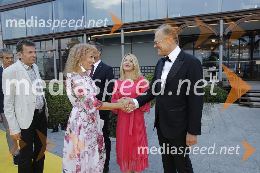  Andrej Kocjan, arhitekt;  Lilijana Kastelic, oblikovalka;  Zorana Vlatković, veleposlanica Srbije;  Janez  Škrabec, direktor Riko d.o.o., predsednik Slovensko-ruskega poslovnega sveta, častni konzul BelorusijeKresna noč 2019, dobrodelna prireditev Lions kluba Ljubljana