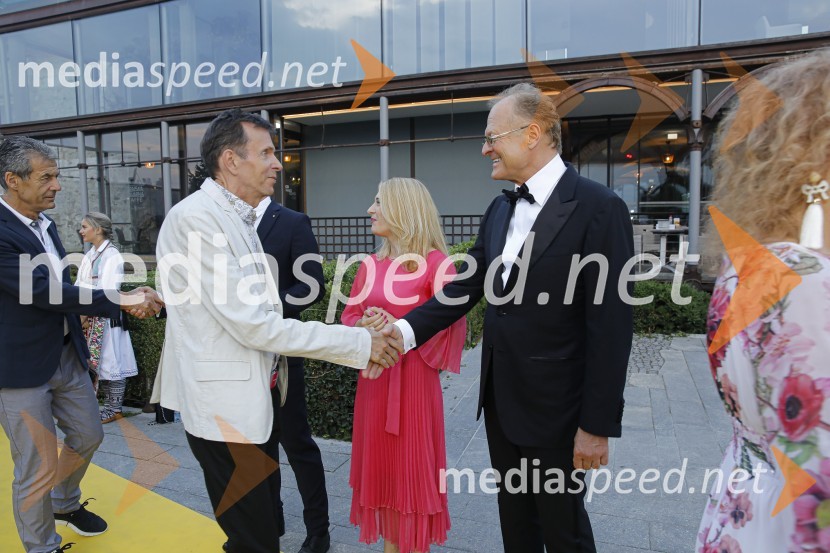  ... ;  ... ;  Zorana Vlatković, veleposlanica Srbije;  Janez  Škrabec, direktor Riko d.o.o., predsednik Slovensko-ruskega poslovnega sveta, častni konzul BelorusijeKresna noč 2019, dobrodelna prireditev Lions kluba Ljubljana