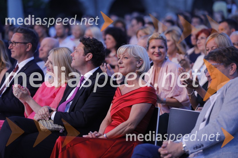  Blaž Ahčan, direktor Go Green, predsednik Lions Kluba Ljubljana Iliria;  Zorana Vlatković, veleposlanica Srbije;  ... ;  Sonja Poljanšek Škrabec, lastnica Welness centra Sunny;  ... Kresna noč 2019, dobrodelna prireditev Lions kluba Ljubljana