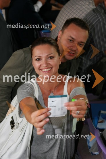 Nina Badrič, pevka in Sašo Papp, jutranji moderator Radia CenterSlovenija : Hrvaška, nogomet, prijateljska tekma, zakulisje