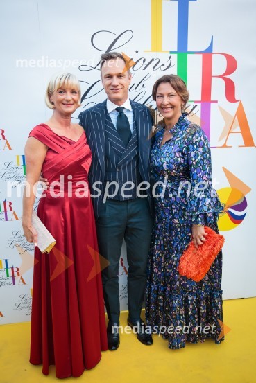  Sonja Poljanšek Škrabec, lastnica Welness centra Sunny;  Matjaž Schroll, Franklin Templeton Investments;  Anja Lukez Schroll, lastnica blagovne znamke 4X4OUTSOLEKresna noč 2019, dobrodelna prireditev Lions kluba Ljubljana