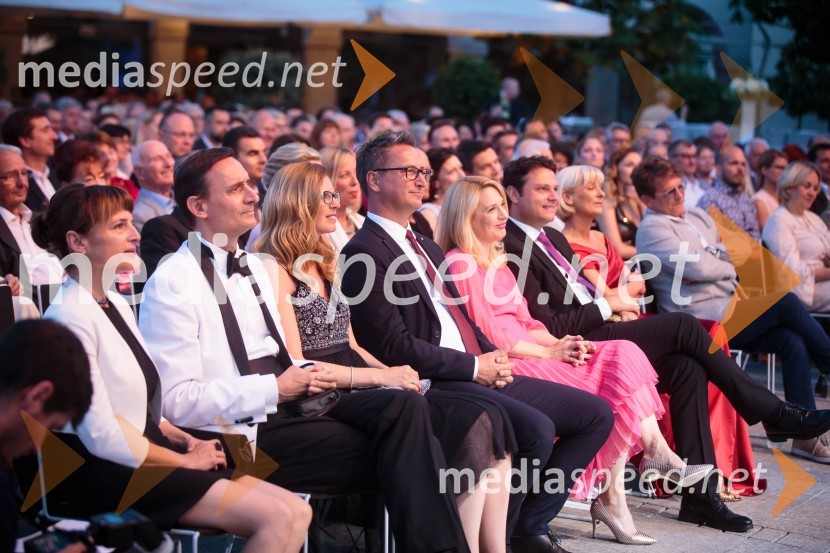  ... ;  ... ;  ... ;  Blaž Ahčan, direktor Go Green, predsednik Lions Kluba Ljubljana Iliria;  Zorana Vlatković, veleposlanica Srbije;  ... ;  Sonja Poljanšek Škrabec, lastnica Welness centra Sunny;  Dragan Bjelogrlić, režiserKresna noč 2019, dobrodelna prireditev Lions kluba Ljubljana