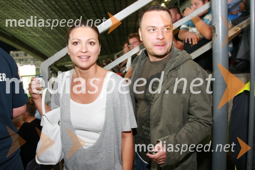 Nina Badrič, pevka in Sašo Papp, jutranji moderator Radia CenterSlovenija : Hrvaška, nogomet, prijateljska tekma, zakulisje