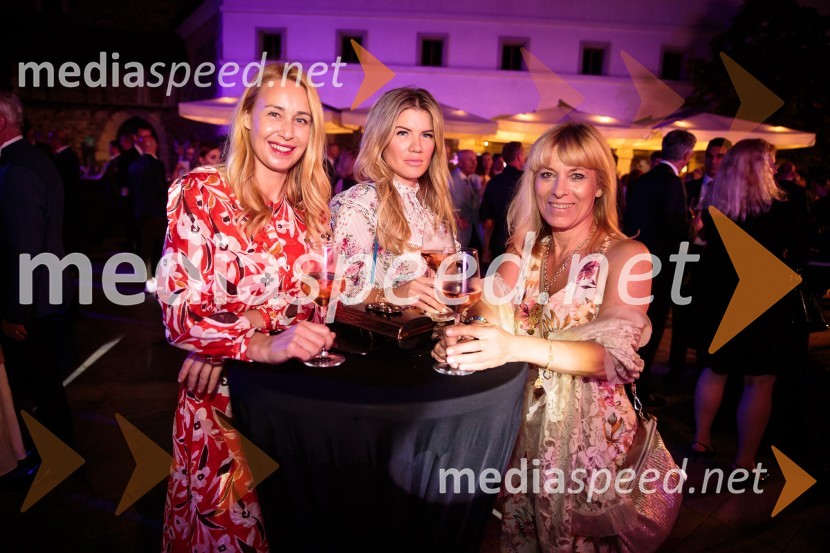  Andreja  Freyer, novinarka;  Kim Božič, lastnica trgovine Allegria;  Barbra Jermann, urednica revije SuzyKresna noč 2019, dobrodelna prireditev Lions kluba Ljubljana