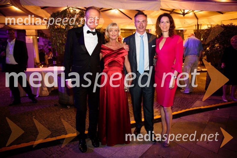  Janez  Škrabec, direktor Riko d.o.o., predsednik Slovensko-ruskega poslovnega sveta, častni konzul Belorusije;  Sonja Poljanšek Škrabec, lastnica Welness centra Sunny;  ... ;  ... Kresna noč 2019, dobrodelna prireditev Lions kluba Ljubljana