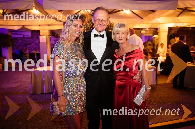  ... ;  Janez  Škrabec, direktor Riko d.o.o., predsednik Slovensko-ruskega poslovnega sveta, častni konzul Belorusije;  Sonja Poljanšek Škrabec, lastnica Welness centra SunnyKresna noč 2019, dobrodelna prireditev Lions kluba Ljubljana