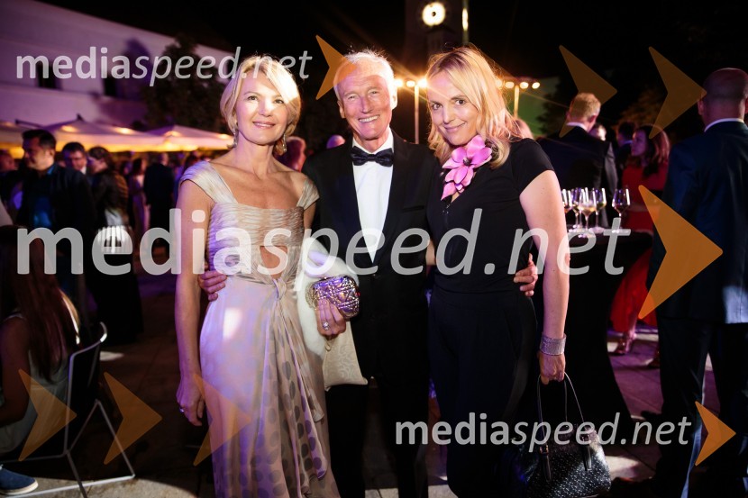  Nevenka Črešnar Pergar, lastnica in direktorica podjetja NP Consulting;  Janez  Pergar, prokurist NP Consulting;  Ajša Vodnik, izvršna direktorica AmCham (Ameriška gospodarska zbornica)Kresna noč 2019, dobrodelna prireditev Lions kluba Ljubljana