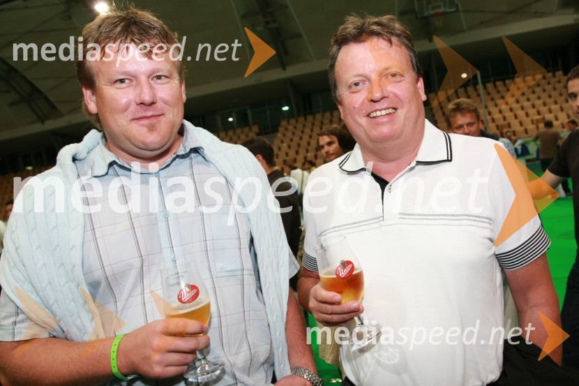 Janez Škoberne, direktor CPM in Boško Šrot, direktor Pivovarne Laško
	Slovenija : Hrvaška, nogomet, prijateljska tekma, zakulisje