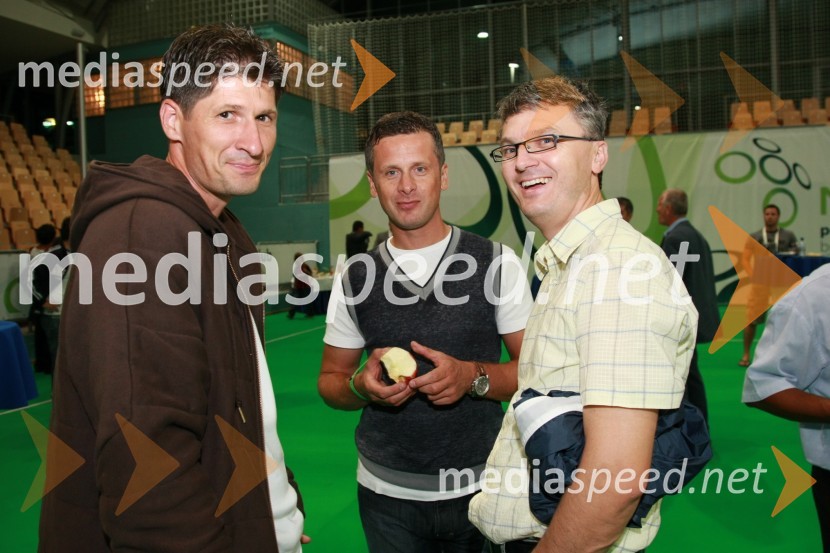 Simon Sešlar, nogometaš, ... in Franci Pliberšek, generalni direktor in lastnik podjetja MIK CeljeSlovenija : Hrvaška, nogomet, prijateljska tekma, zakulisje