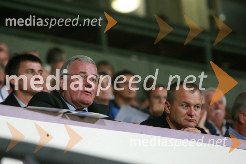 Rudi Zavrl, predsednik Nogometne zveze Slovenije in Franc Kangler, župan Maribora  	 
	  	 
	Slovenija : Hrvaška, nogomet, prijateljska tekma, zakulisje