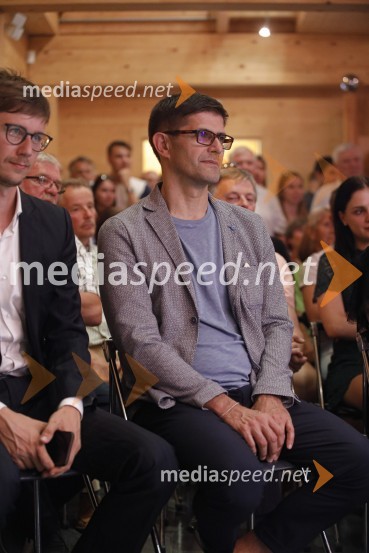  Mitja Podgajski, direktor TV Idea - Kanal 10;  Matjaž Rakovec, župan Mestne občine KranjPogovorni večer z Aleksandrom Čeferinom