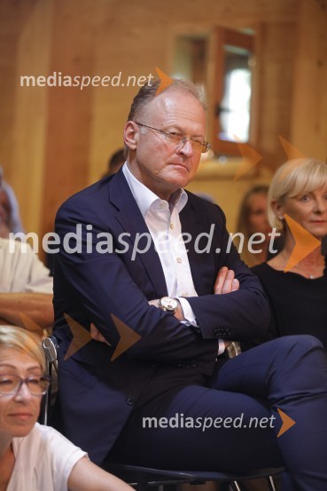  Janez  Škrabec, direktor Riko d.o.o., predsednik Slovensko-ruskega poslovnega sveta, častni konzul BelorusijePogovorni večer z Aleksandrom Čeferinom