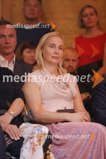  Barbara Čeferin, fotografinja, lastnica in vodja galerije Galerija FotografijaPogovorni večer z Aleksandrom Čeferinom