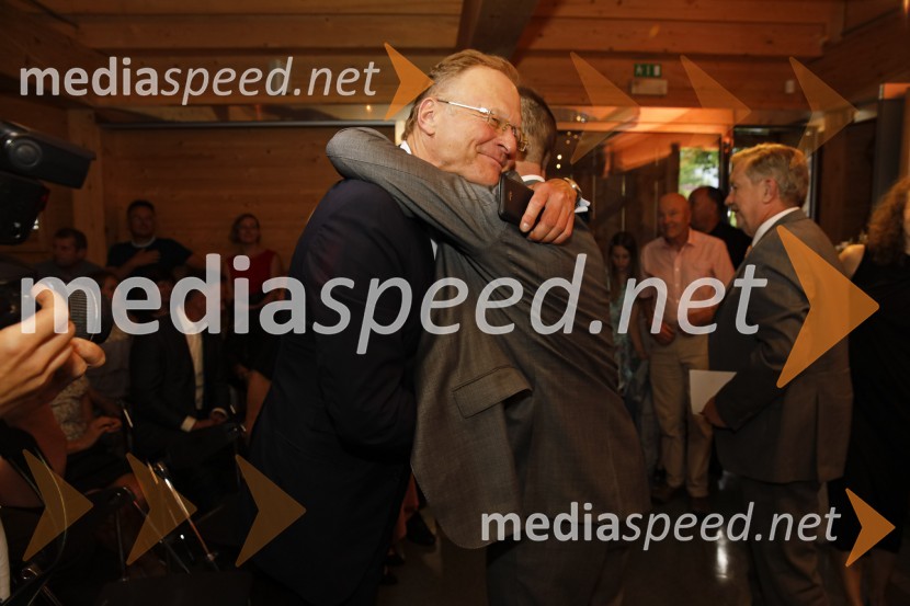  Janez  Škrabec, direktor Riko d.o.o., predsednik Slovensko-ruskega poslovnega sveta, častni konzul Belorusije;  Aleksander Čeferin, odvetnik in predsednik UEFEPogovorni večer z Aleksandrom Čeferinom