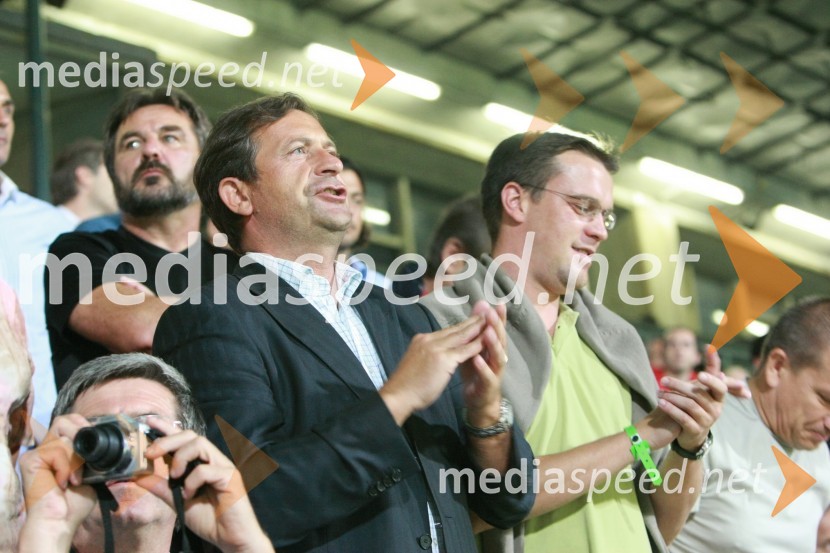 Karl Viktor Erjavec, minister za obramboSlovenija : Hrvaška, nogomet, prijateljska tekma, zakulisje