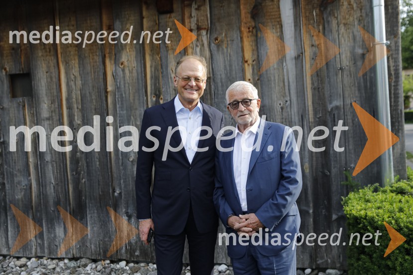  Janez  Škrabec, direktor Riko d.o.o., predsednik Slovensko-ruskega poslovnega sveta, častni konzul Belorusije; dr. Peter  Čeferin, pravnik, pisateljPogovorni večer z Aleksandrom Čeferinom