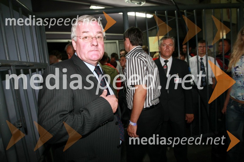 Rudi Zavrl, predsednik Nogometne zveze SlovenijeSlovenija : Hrvaška, nogomet, prijateljska tekma, zakulisje