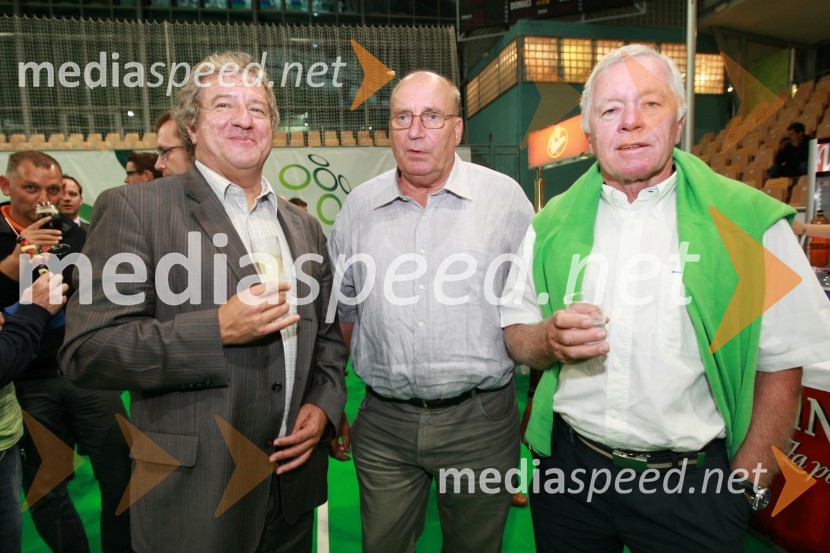 Marjan Makari, Zavarovalnica Maribor, Ivo Daneu, košarkarska legenda in Tone Vogrinec, nekdanji direktor alpskih smučarskih disciplin in direktor smučarskega sklada  	 
	Slovenija : Hrvaška, nogomet, prijateljska tekma, zakulisje