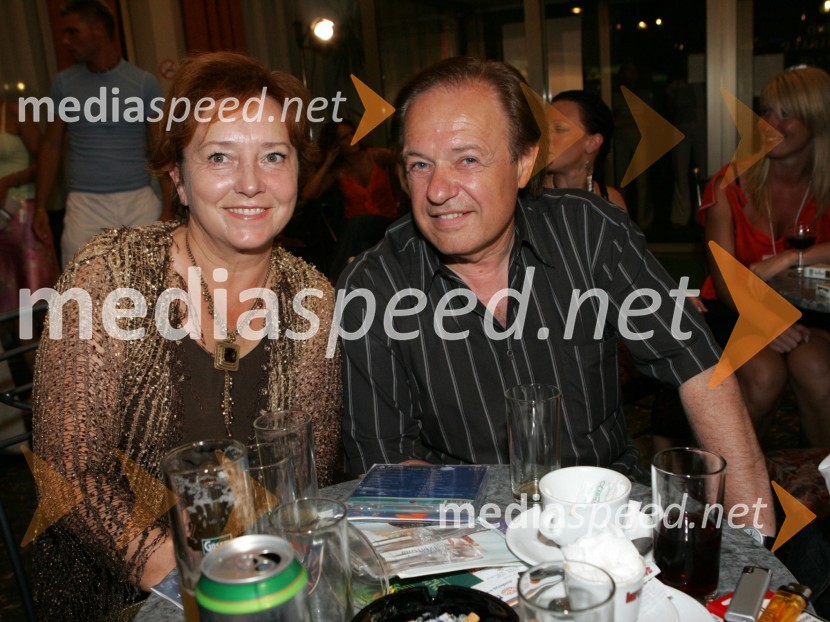 Pevec Alfi Nipič z ženoMelodije morja in sonca