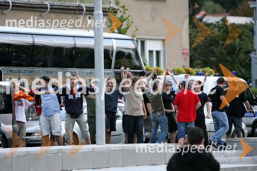 Hrvaški navijačiSlovenija : Hrvaška, nogomet, prijateljska tekma, zakulisje
