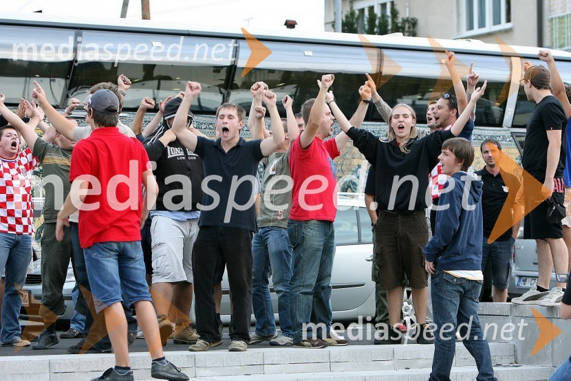 Hrvaški navijačiSlovenija : Hrvaška, nogomet, prijateljska tekma, zakulisje