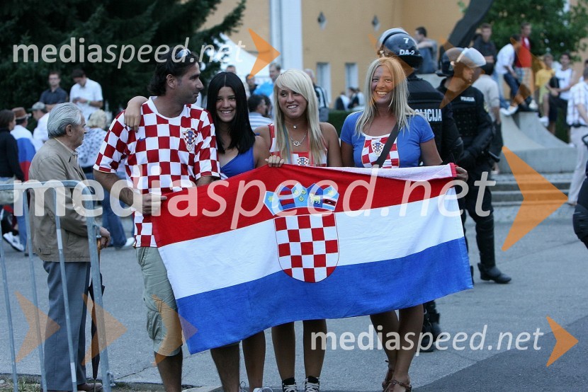 Hrvaški navijačiSlovenija : Hrvaška, nogomet, prijateljska tekma, zakulisje