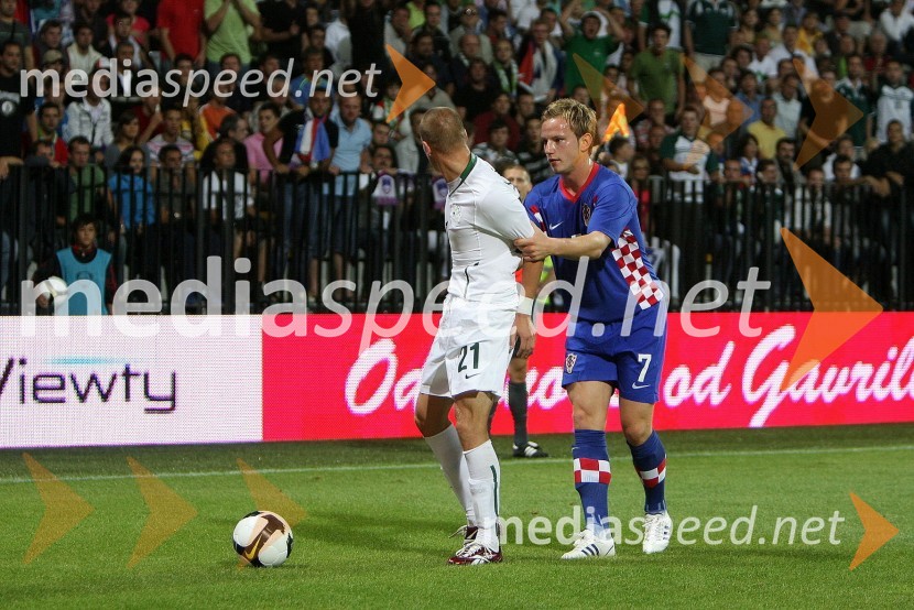 Mišo Brečko, slovenski nogometaš in Ivan Rakitić, hrvaški nogometašSlovenija : Hrvaška, nogomet, prijateljska tekma, zakulisje