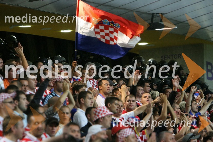 Hrvaški navijačiSlovenija : Hrvaška, nogomet, prijateljska tekma, zakulisje