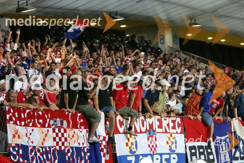 Hrvaški navijačiSlovenija : Hrvaška, nogomet, prijateljska tekma, zakulisje
