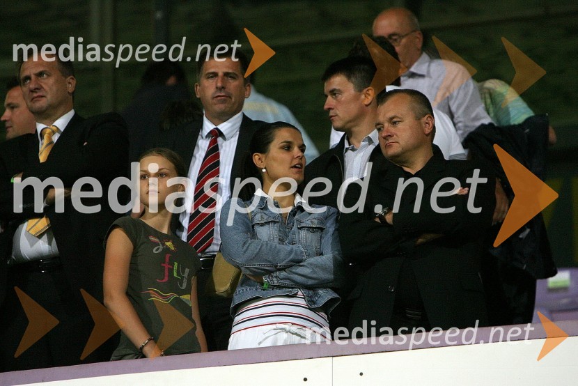 Franc Kangler, župan Maribora z ženo Tanjo in hčerkoSlovenija : Hrvaška, nogomet, prijateljska tekma, zakulisje