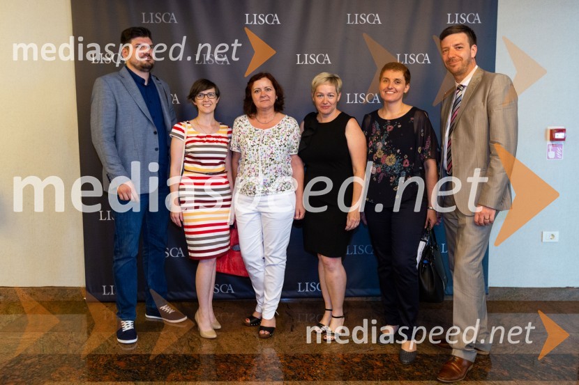  Daniel Kovačevič Rudolf; dr. Danijela Klemenčič, direktorica za razvoj in proizvodnjo v Lisci;  Berta Kosmač;  Renata Vene;  Janja Seničar Tratar;  Rok BosinaLisca predstavila kolekcijo pomlad - poletje 2020