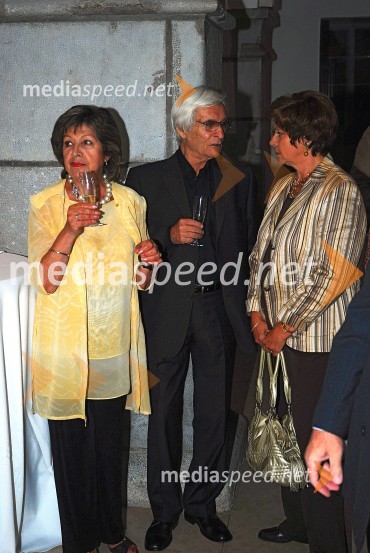 Nataša Dolenc, nekdanja radijska voditeljica, Nino Robič, pevec ter Ajda Kalan, nekdanja radijska in televizijska voditeljicaŽivljenje je vrtiljak, praznovanje 75. letnice Jureta Robežnika