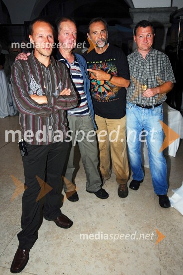 Andrej Karoli, radijec, Andrej Lenič, urednik na radiu Slovenija, Dragan Bulič, glasbeni urednik na Valu 202 in Jernej Vene, glasbeni urednik na radiu SlovenijaŽivljenje je vrtiljak, praznovanje 75. letnice Jureta Robežnika