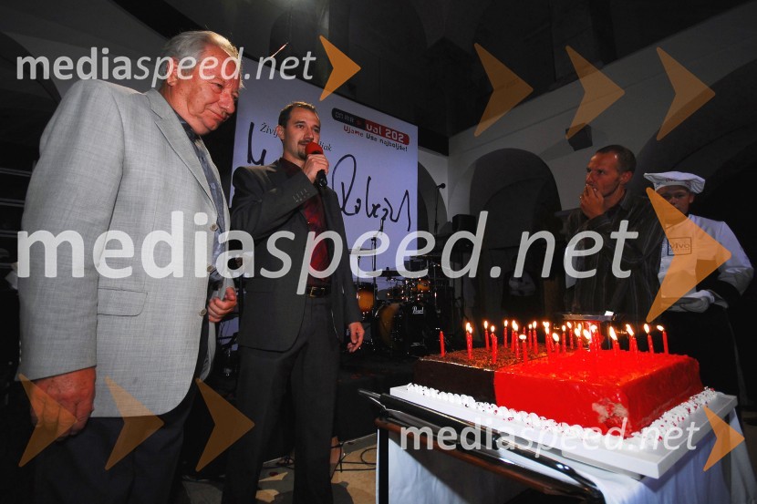 Jure Robežnik, skladatelj, Mirko Štular, odg. ur. Val 202 in Andrej Karoli, radijecŽivljenje je vrtiljak, praznovanje 75. letnice Jureta Robežnika