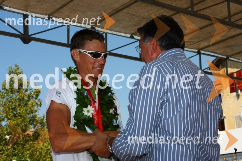 Vasilij Žbogar, olimpijski jadralec, in izolski župan, Tomislav KlokočovnikSprejem Vasilija Žbogarja v Izoli