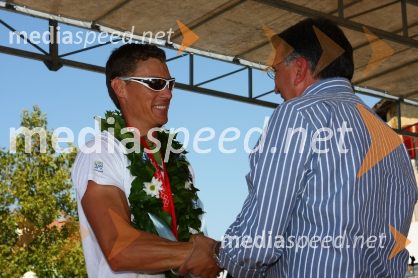Vasilij Žbogar, olimpijski jadralec, in izolski župan, Tomislav KlokočovnikSprejem Vasilija Žbogarja v Izoli