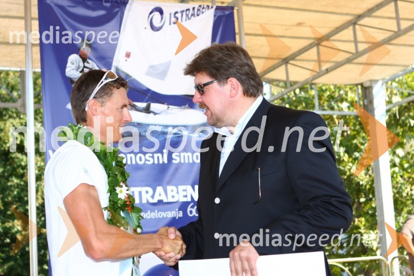 Vasilij Žbogar, olimpijski jadralec in Igor Bavčar, predsednik uprave Istrabenz in nekdanji vodja Odbora za varstvo človekovih pravicSprejem Vasilija Žbogarja v Izoli