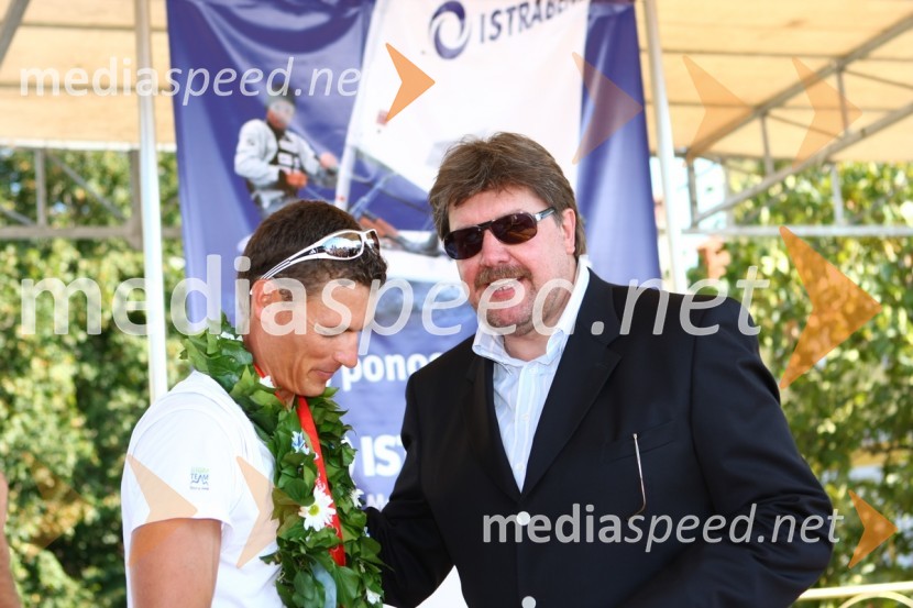 Vasilij Žbogar, olimpijski jadralec in Igor Bavčar, predsednik uprave Istrabenz in nekdanji vodja Odbora za varstvo človekovih pravicSprejem Vasilija Žbogarja v Izoli