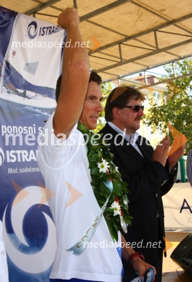 Vasilij Žbogar, olimpijski jadralec in Igor Bavčar, predsednik uprave Istrabenz in nekdanji vodja Odbora za varstvo človekovih pravic 	 
	Sprejem Vasilija Žbogarja v Izoli