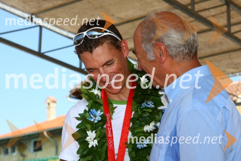 Vasilij Žbogar, olimpijski jadralec, in Janko Kosmina
	
	Sprejem Vasilija Žbogarja v Izoli