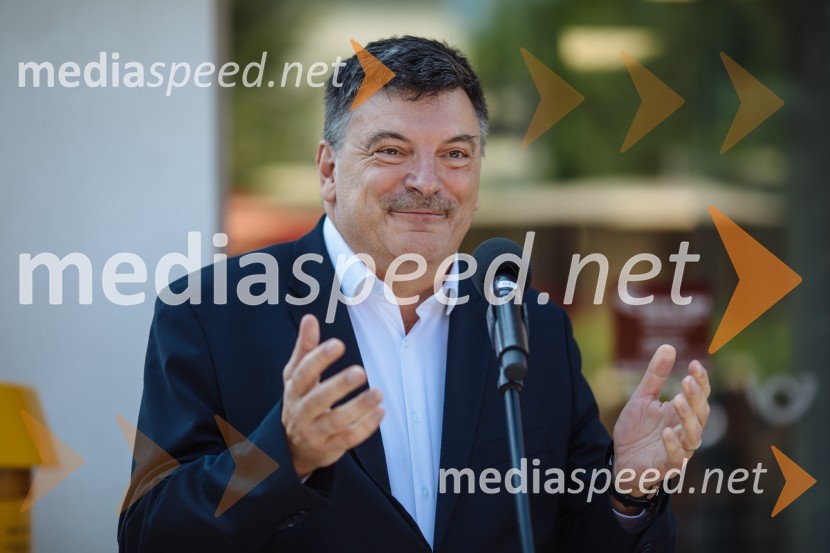 dr. Peter Verlič, župan občine GrosupljeOdprtje novih poslovnih prostorov pošte 1290 Grosuplje