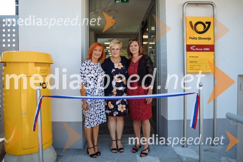  ... ;  ... ;  Karmen Hauc, direktorica PE Pošte Slovenije v Ljubljani Odprtje novih poslovnih prostorov pošte 1290 Grosuplje